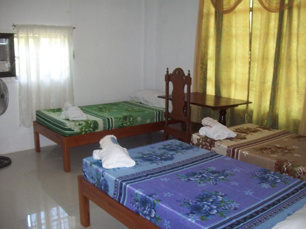 Charm Guest House Puerto Princesa Стая снимка