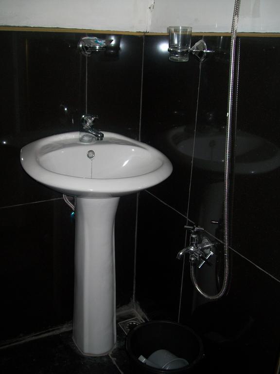 Charm Guest House Puerto Princesa Екстериор снимка